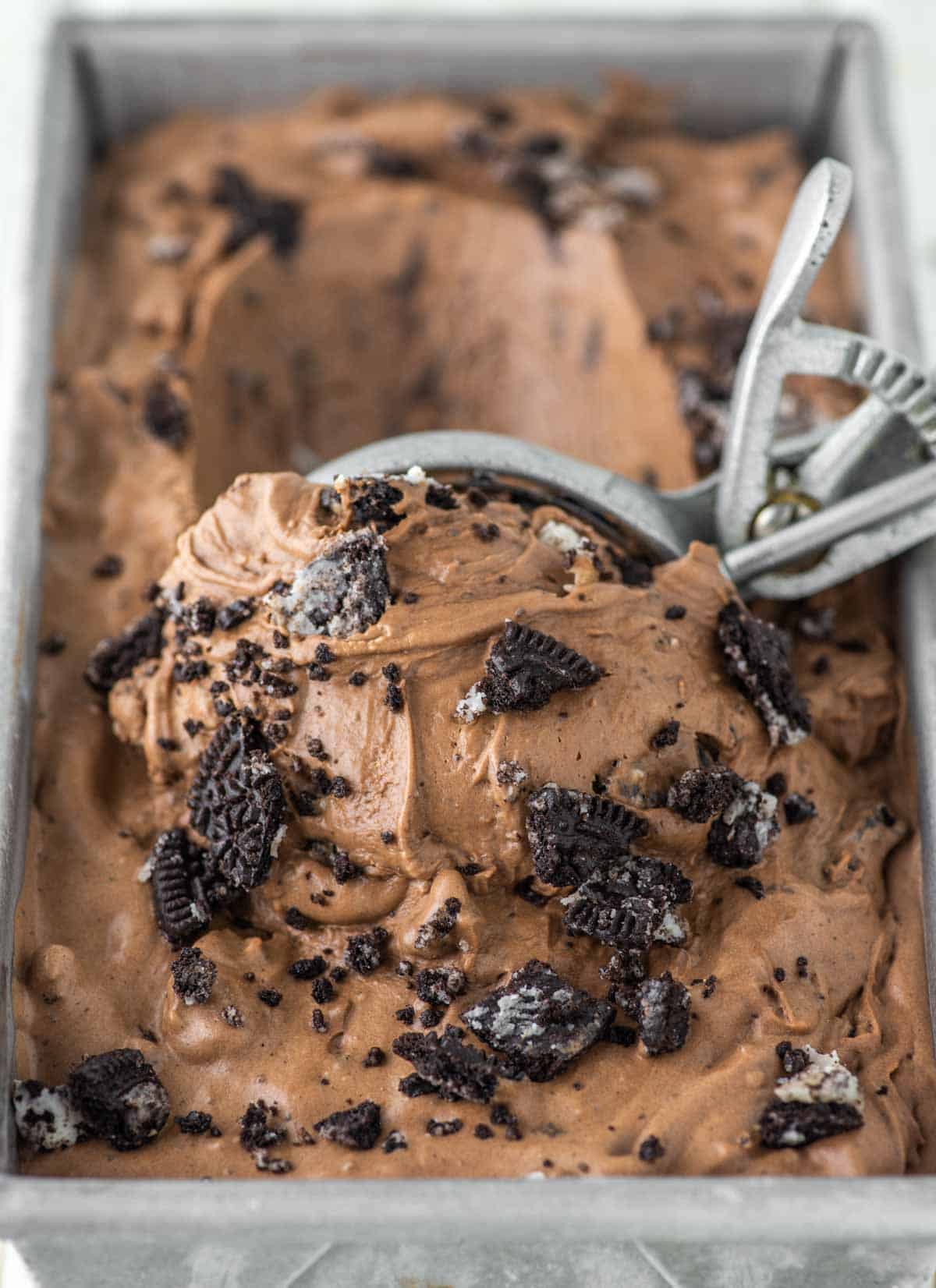 Chocoholic's Dream: Creamy Chocolate Oreo Ice Cream Delight